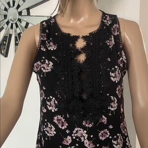 White House Black Market Black Top with Pink Floral and Lace never wore size XSP